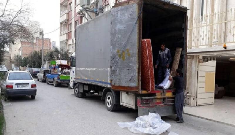 کارکنان حمل اثاثیه منزل به اراک